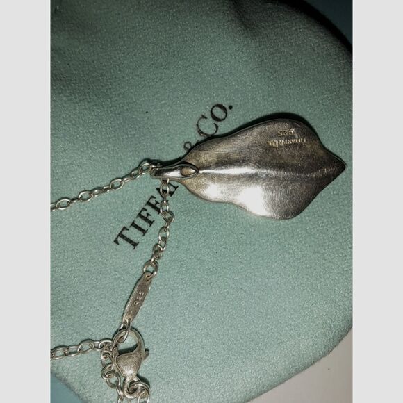 Rare Gorgeous Tiffany & Co. Sterling Silver Large Leaf Drop Pendant Necklace - Picture 5 of 6
